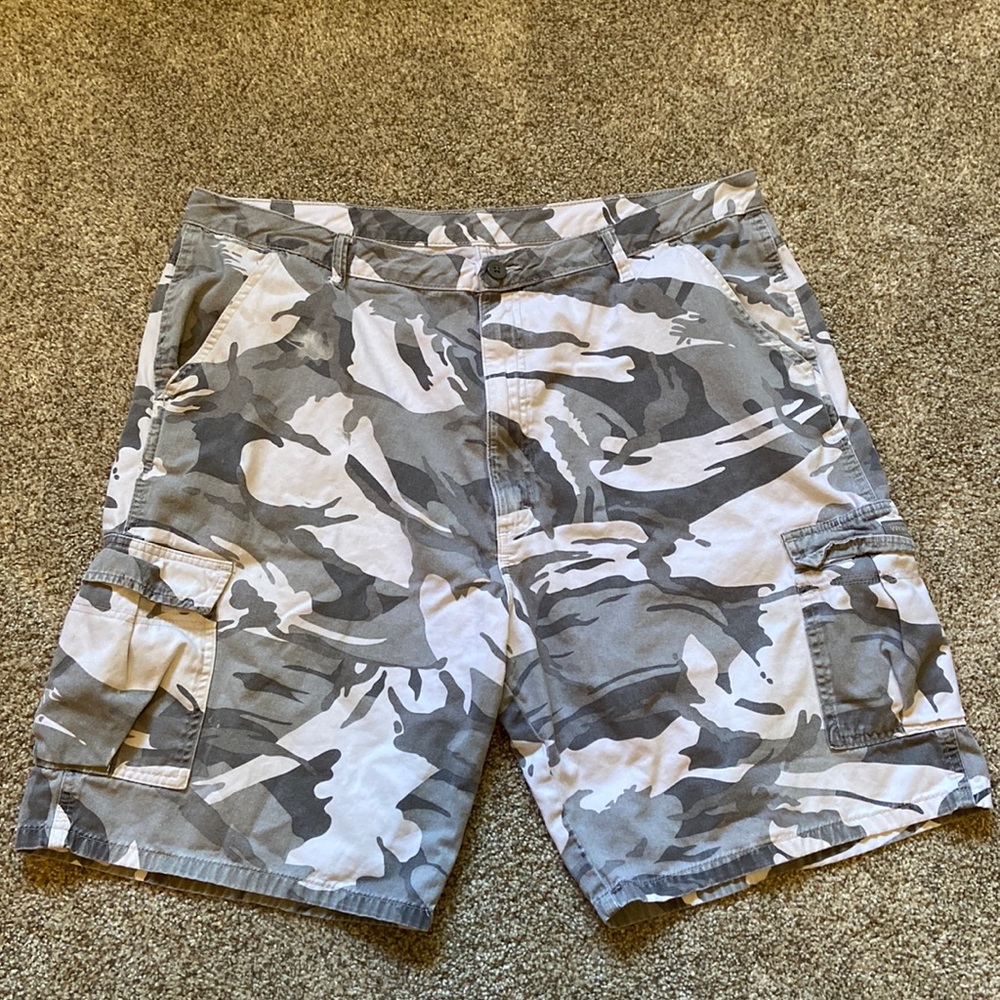 Wrangler camo cargo shorts
